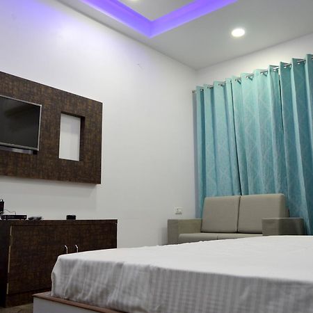 Hotel Taru Inn Ghaziabad Eksteriør billede